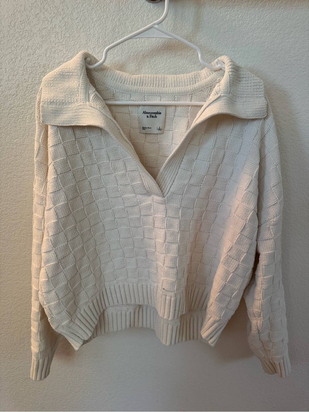 Abercrombie & Fitch Off-White V-Neck Collared Knit Sweater